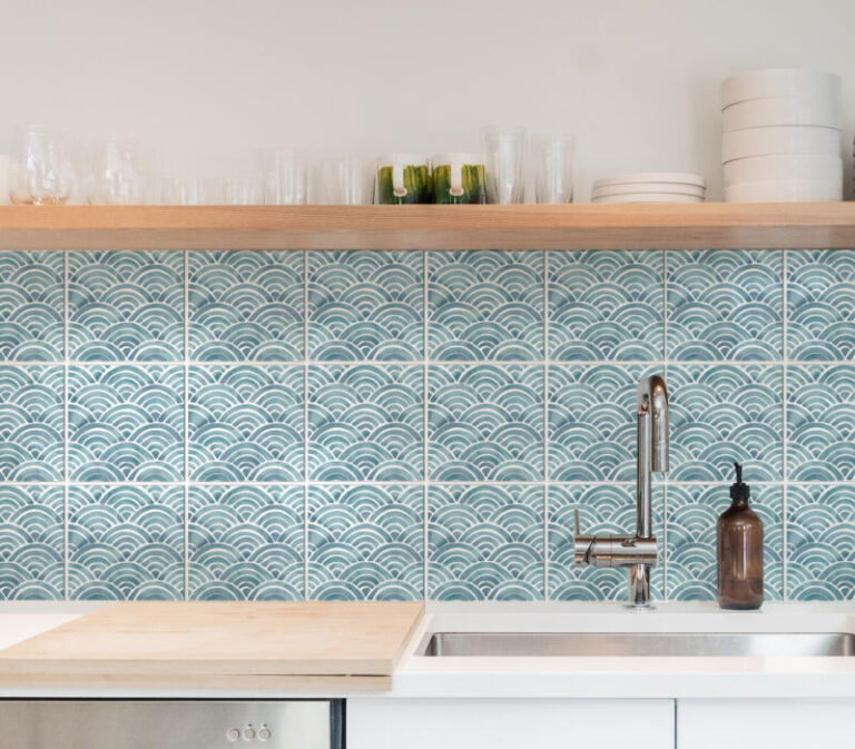 Klebefliesen für Küche & Badezimmer - Wellen Aquarell – Bild 3